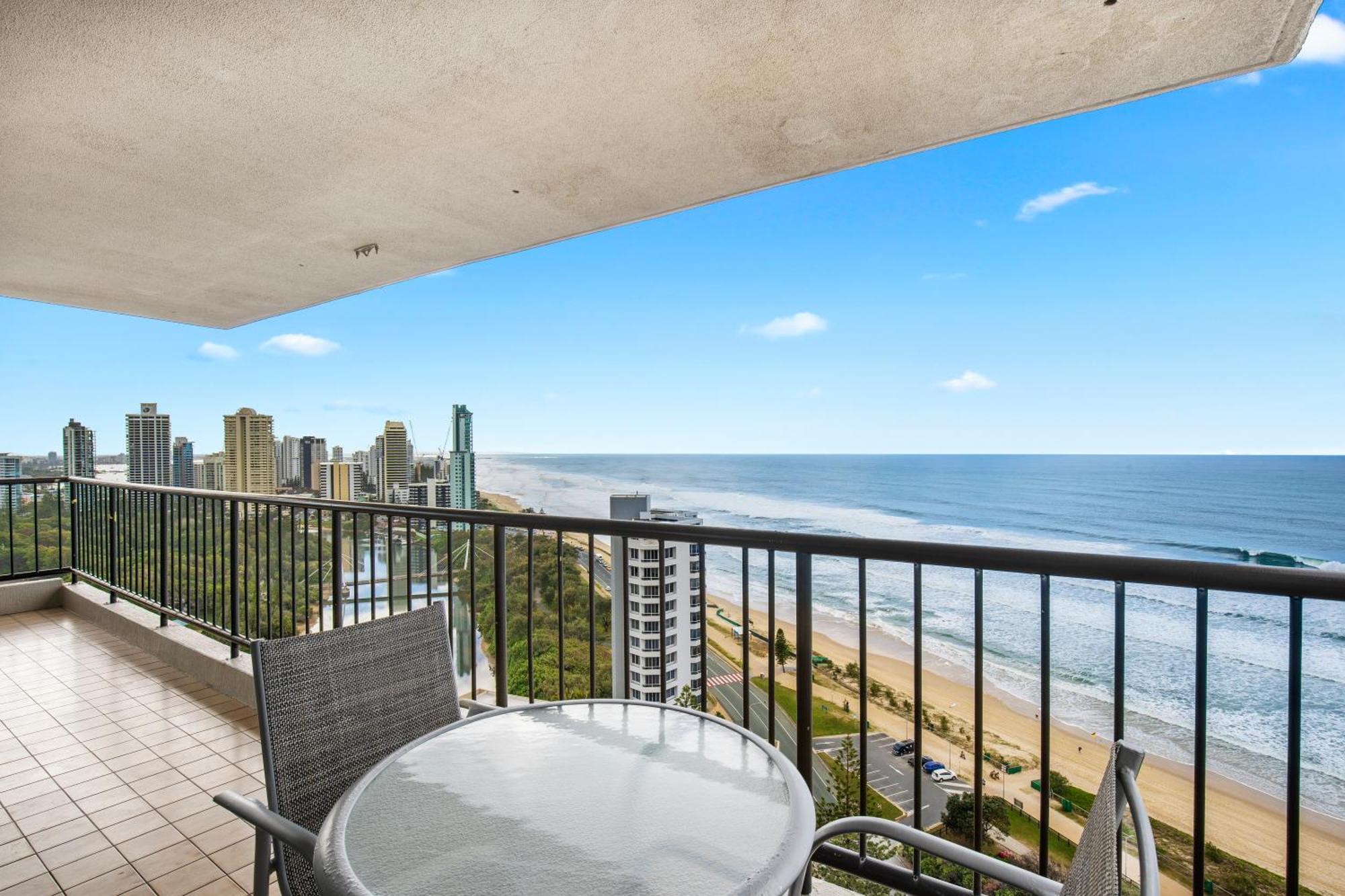 Capricorn One Beachside Holiday Apartments - Official Gold Coast Exterior photo