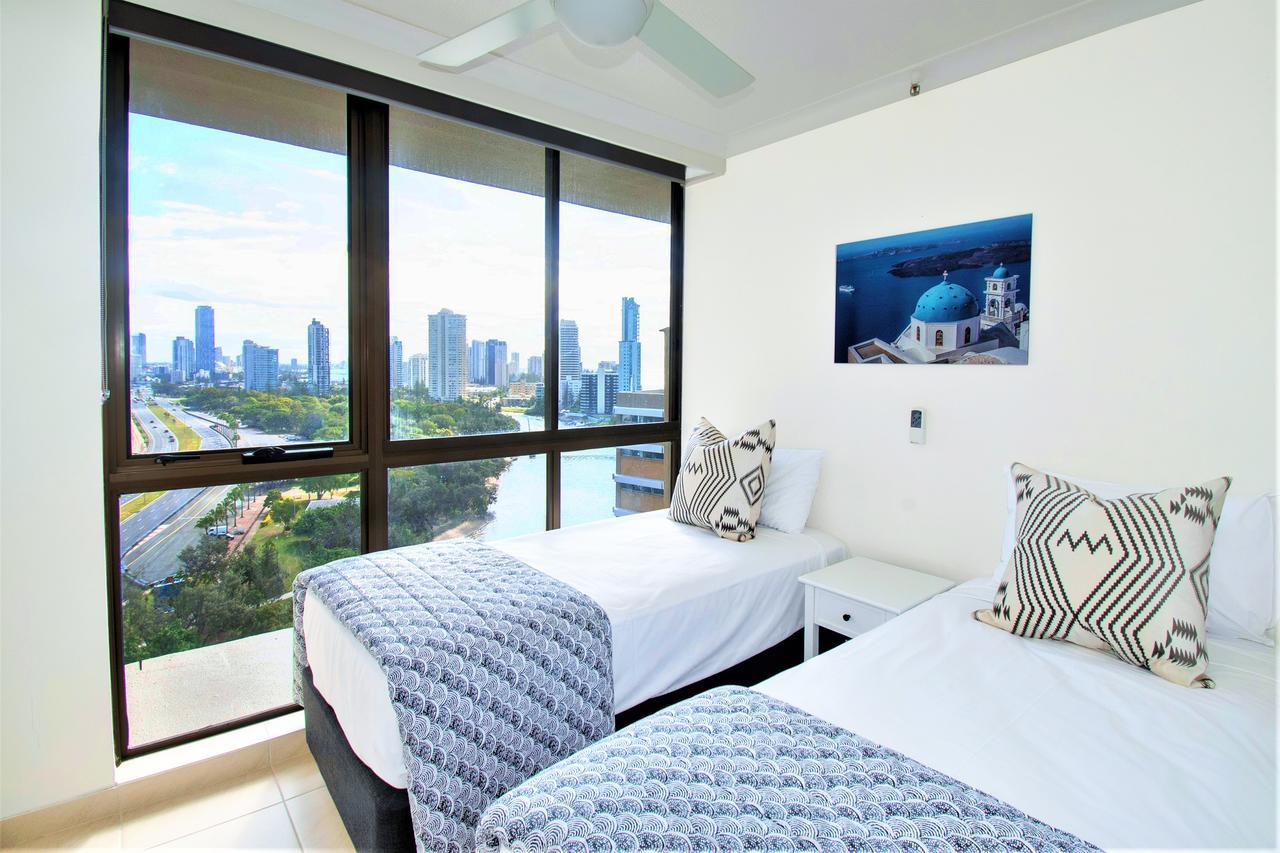 Capricorn One Beachside Holiday Apartments - Official Gold Coast Exterior photo