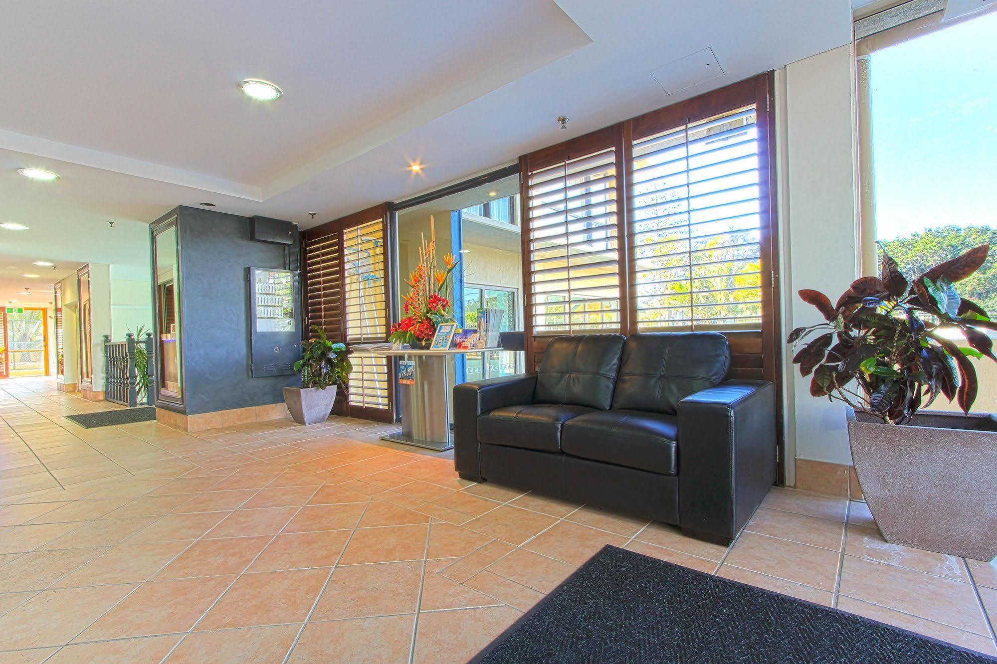 Capricorn One Beachside Holiday Apartments - Official Gold Coast Exterior photo