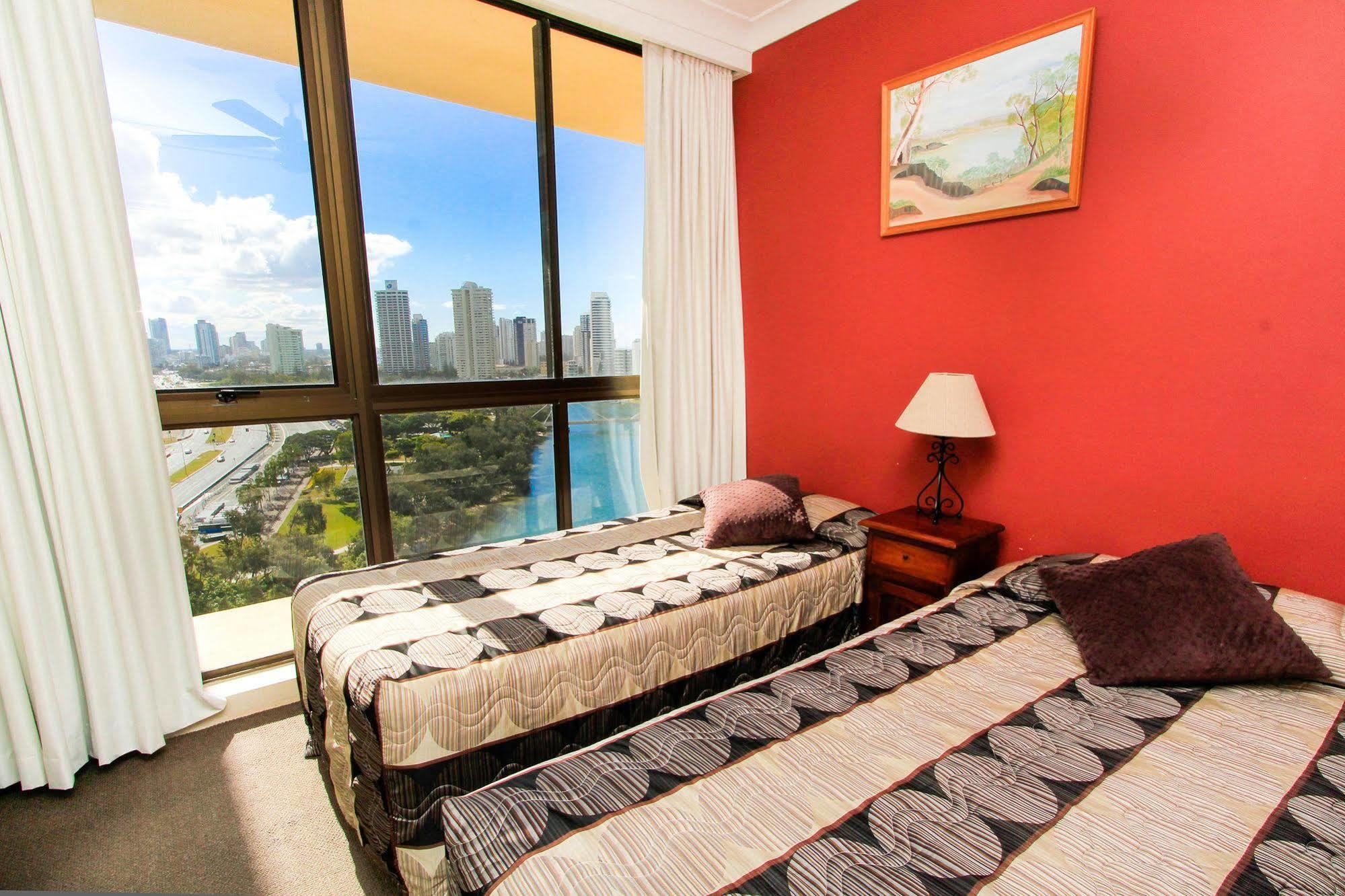 Capricorn One Beachside Holiday Apartments - Official Gold Coast Exterior photo