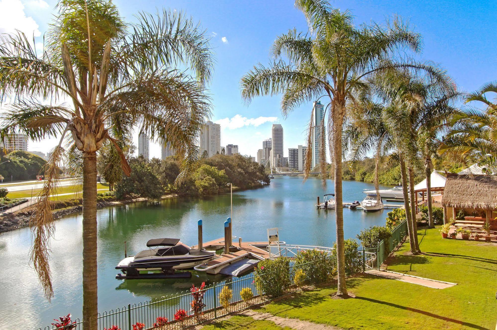 Capricorn One Beachside Holiday Apartments - Official Gold Coast Exterior photo